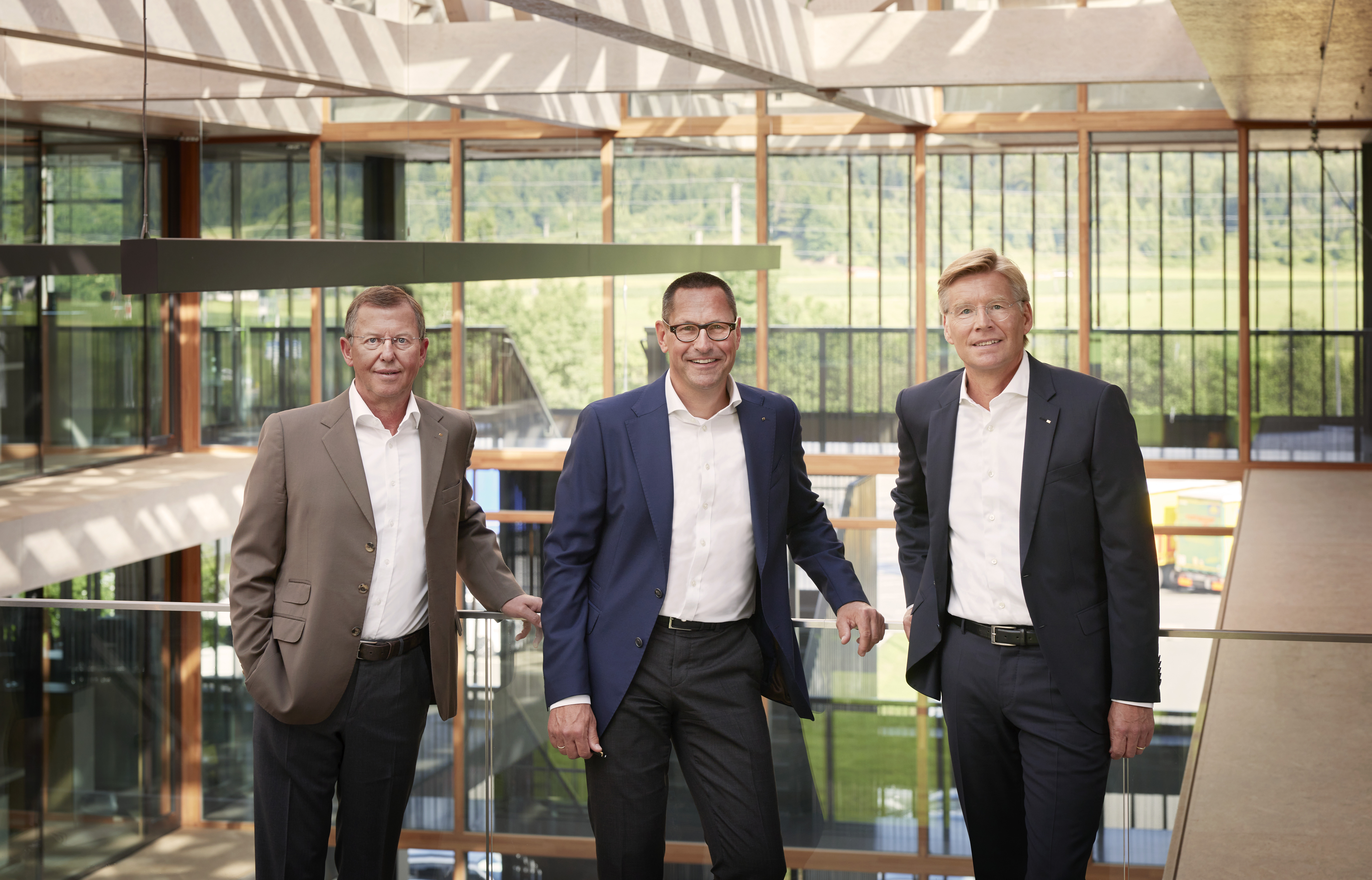 The EGGER Group Management with Ulrich Bühler, Thomas Leissing and Walter Schiegl (from left) reports a continuing special situation.