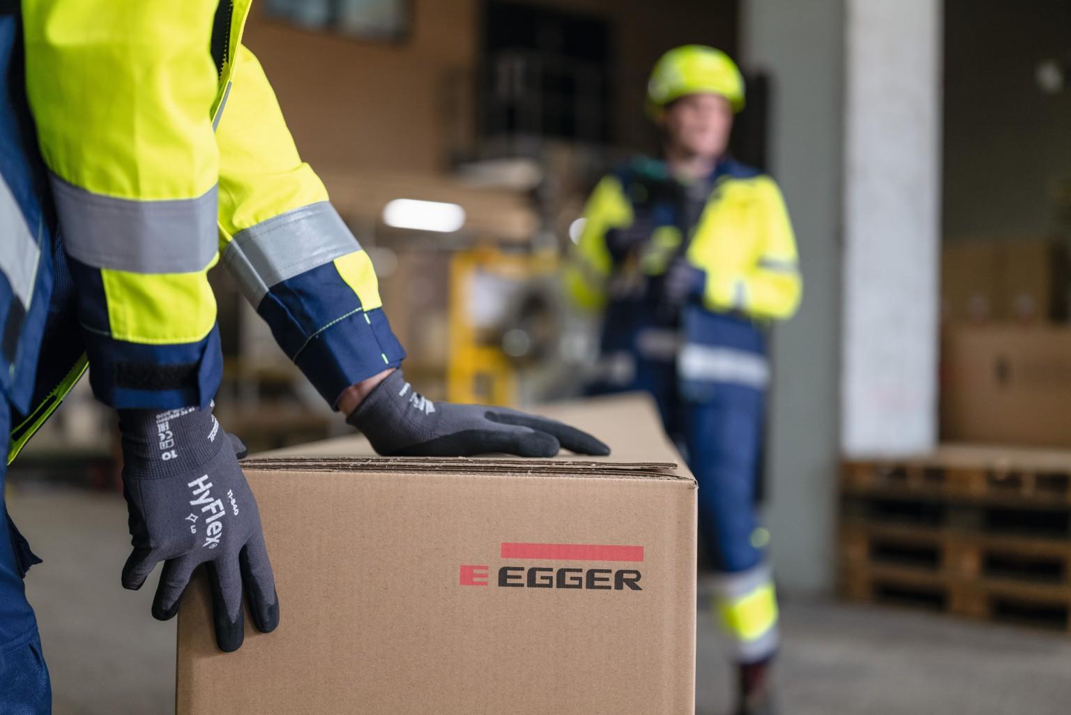 Nicole macht eine Ausbildung als Fachkraft für Lagerlogistik