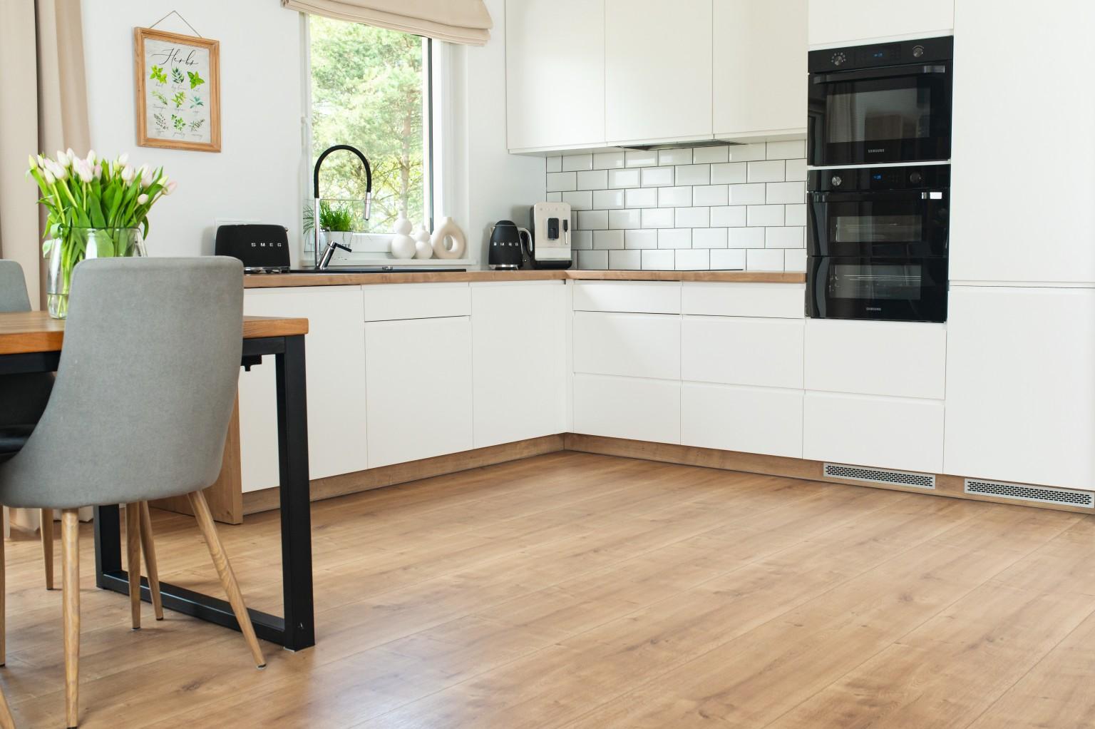 The modern family home in Poland is equipped with high-quality EGGER products.