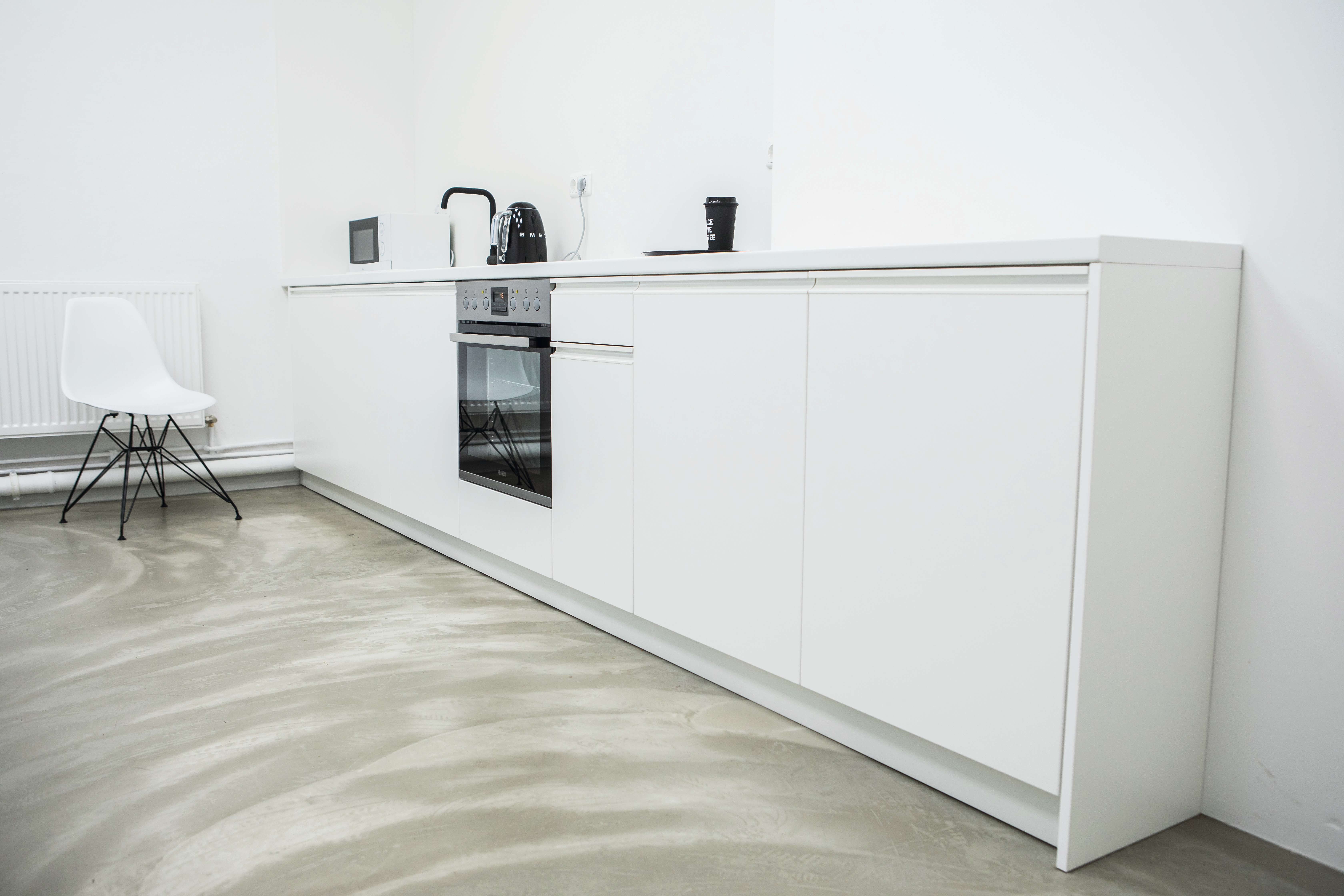 W980 ST15 Платинено бяло създава модерен контраст.