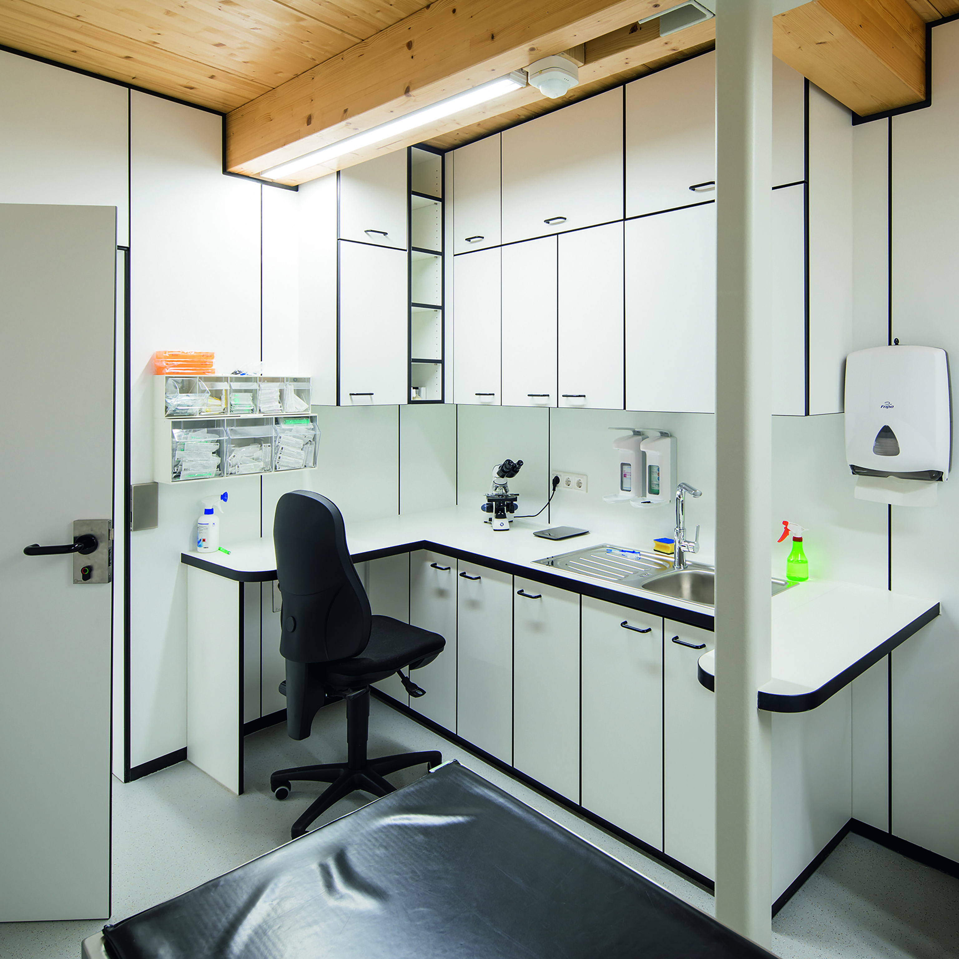 Az antibakteriális felületi tulajdonság a laboratóriumokban is fontos.