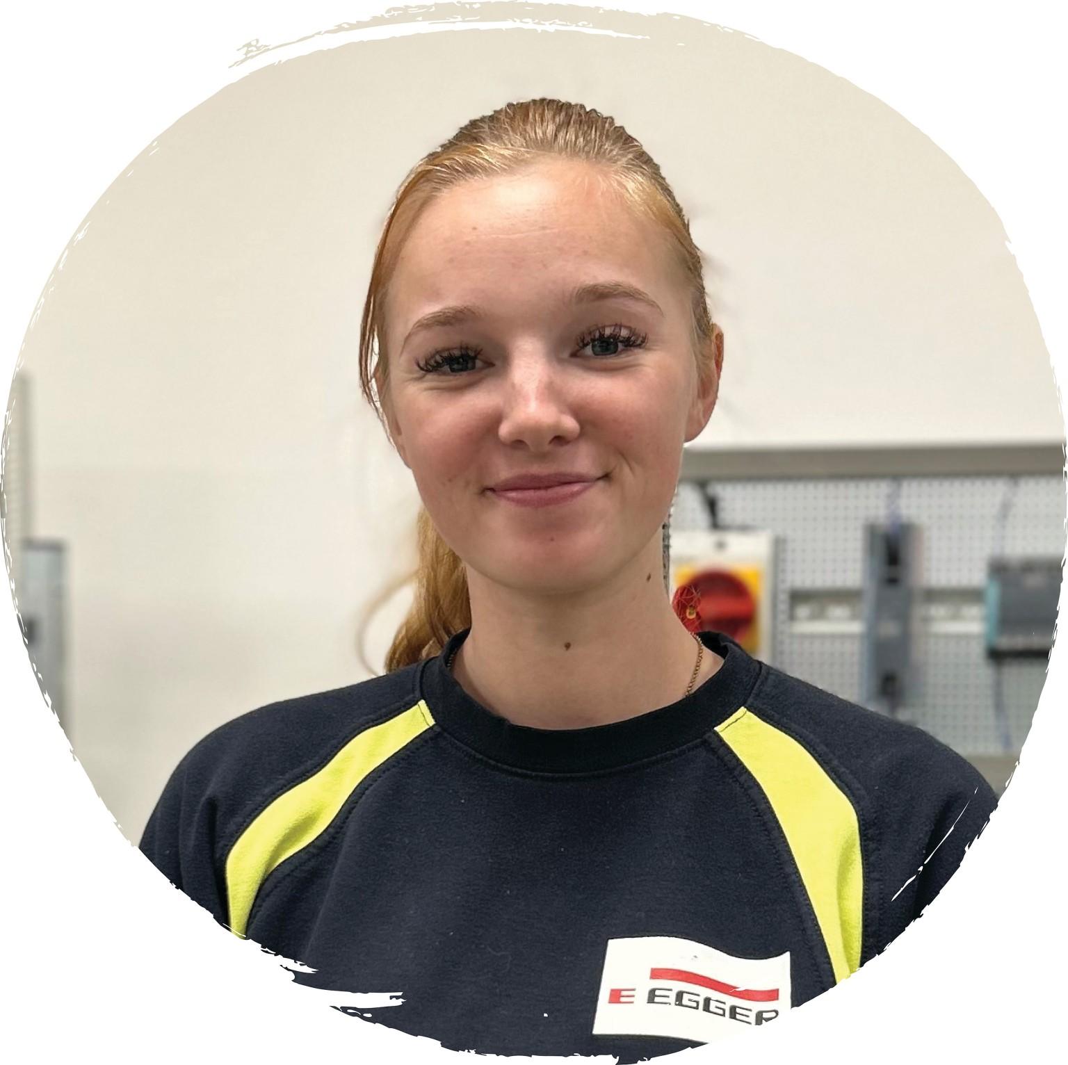 Thea Willis - Apprentice in electrical engineering