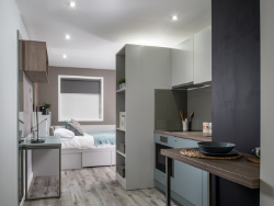 In the kitchen area U636 ST9 Fjord Green, H1399 ST10 Truffle Brown Denver Oak and U708 ST9 Light Grey are used.