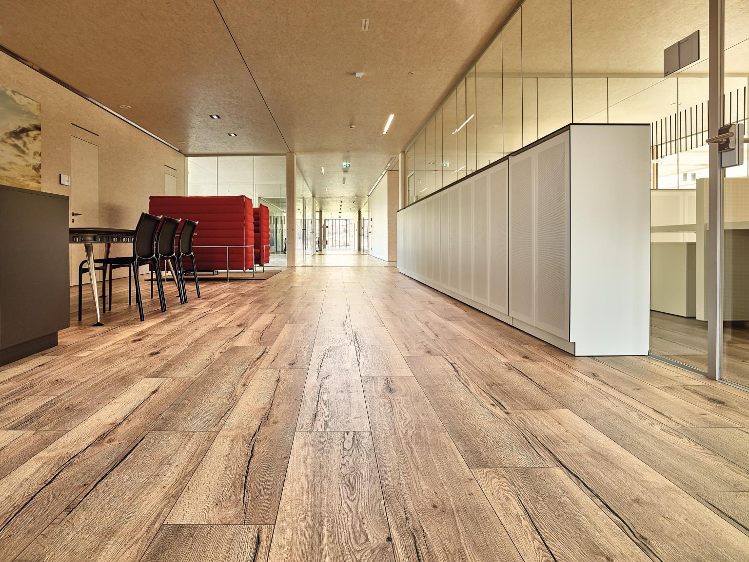 Naturalness down to the details: Feelwood also features in the flooring.© Christian Vorhofer