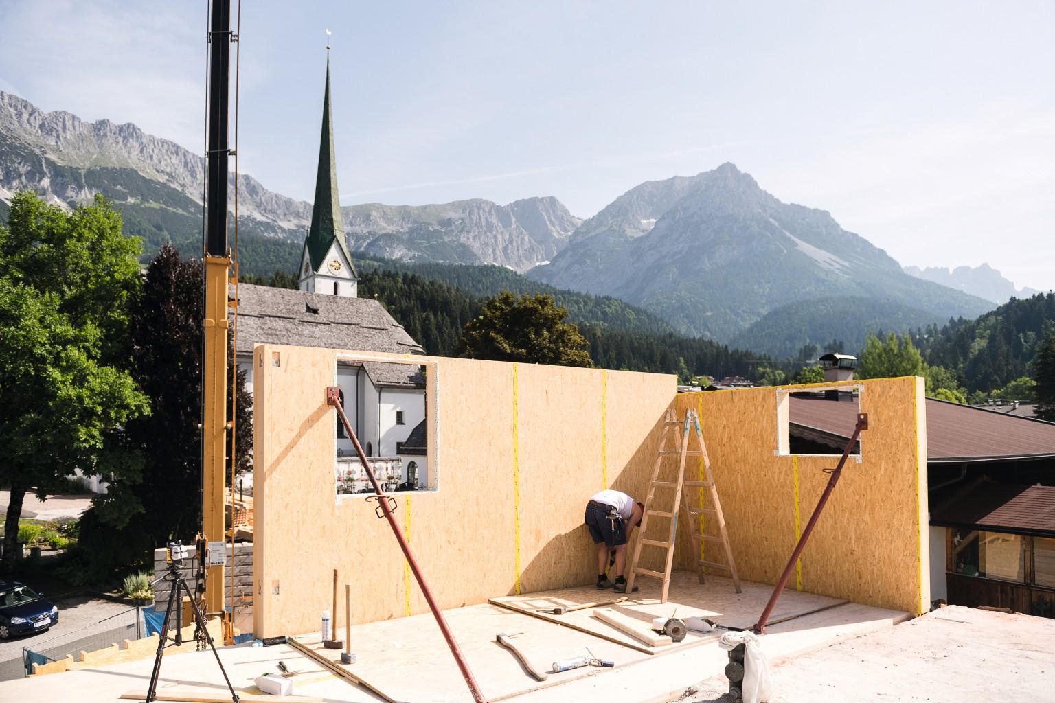 EGGER DHF and EGGER OSB 4 TOP for the wall structures.