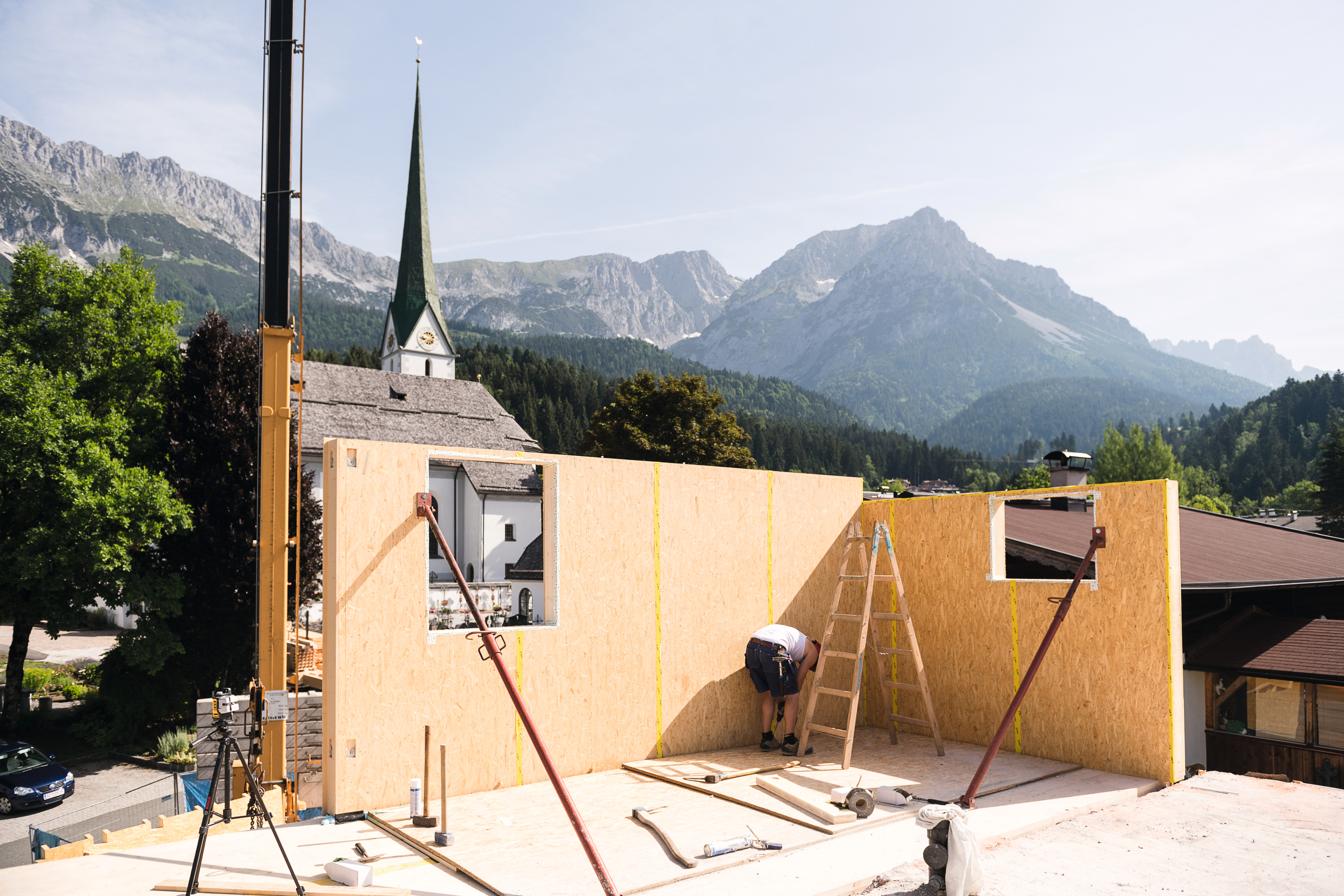 EGGER DHF and EGGER OSB 4 TOP for the wall structures.