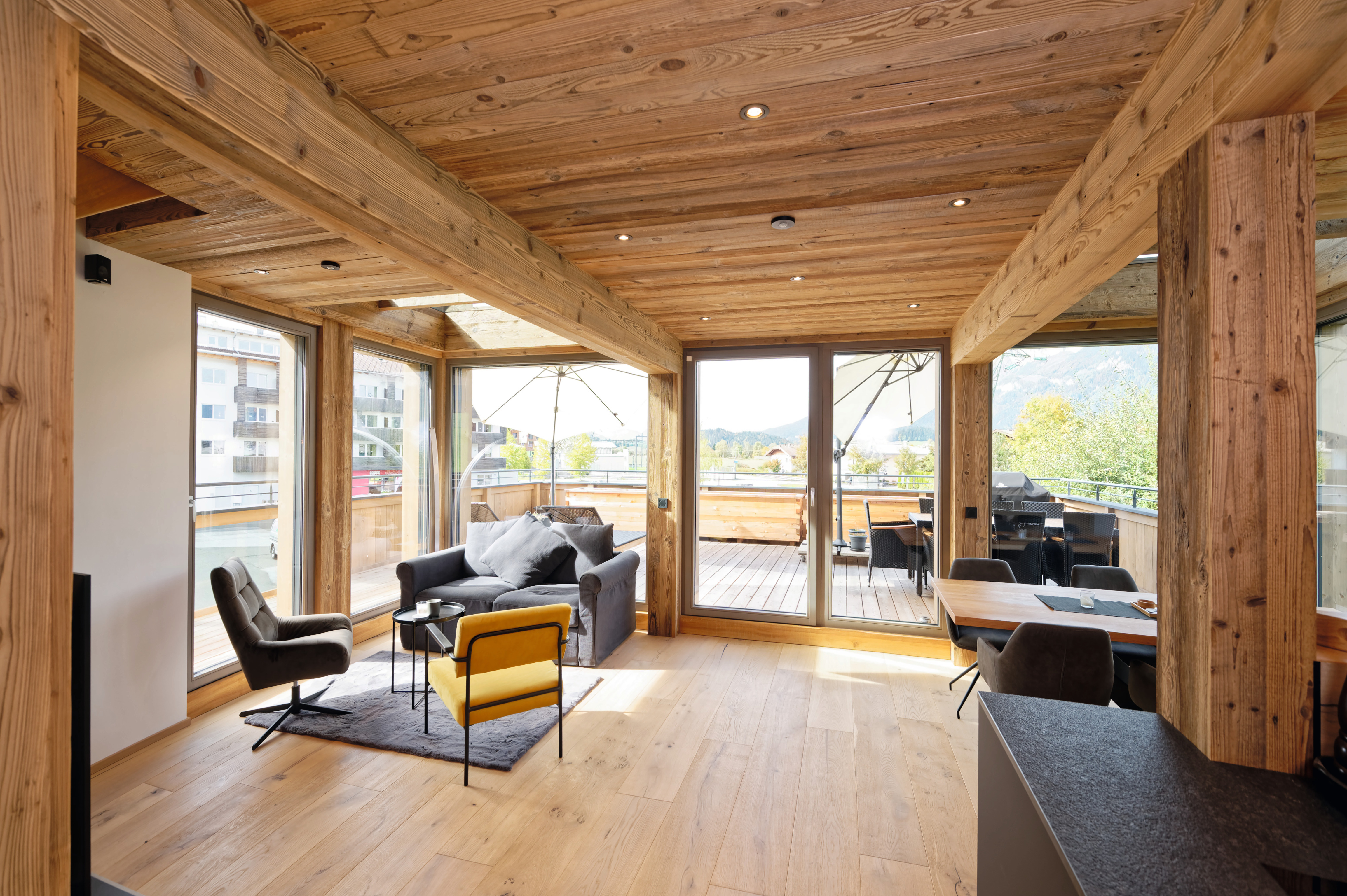 The three residential units have a surface between 70 m2 and 165 m2.