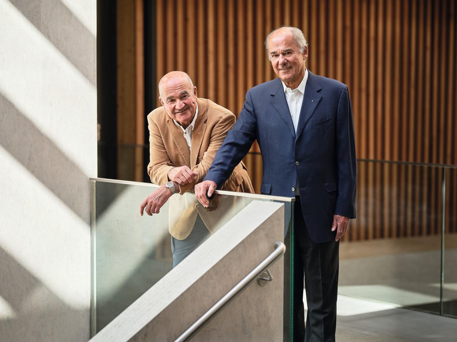 The owners Fritz and Michael Egger pose together in the EGGER office building.