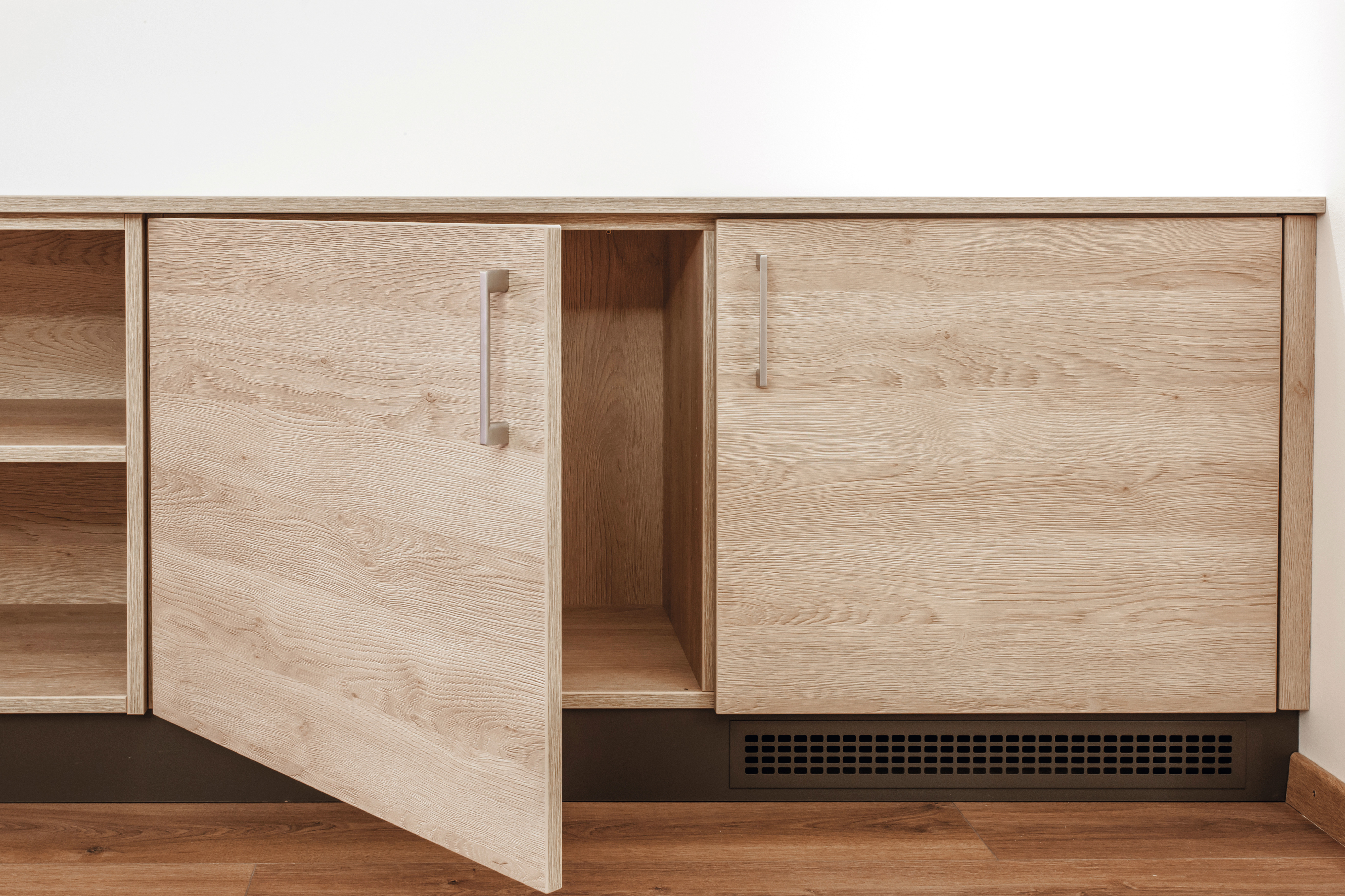 Il poro sincronizzato Feelwood ha un effetto particolarmente naturale.