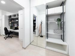Cozinha iluminada criada com o décor W1000 ST9/ST38 Branco premium. O tampo confere um contraste natural.