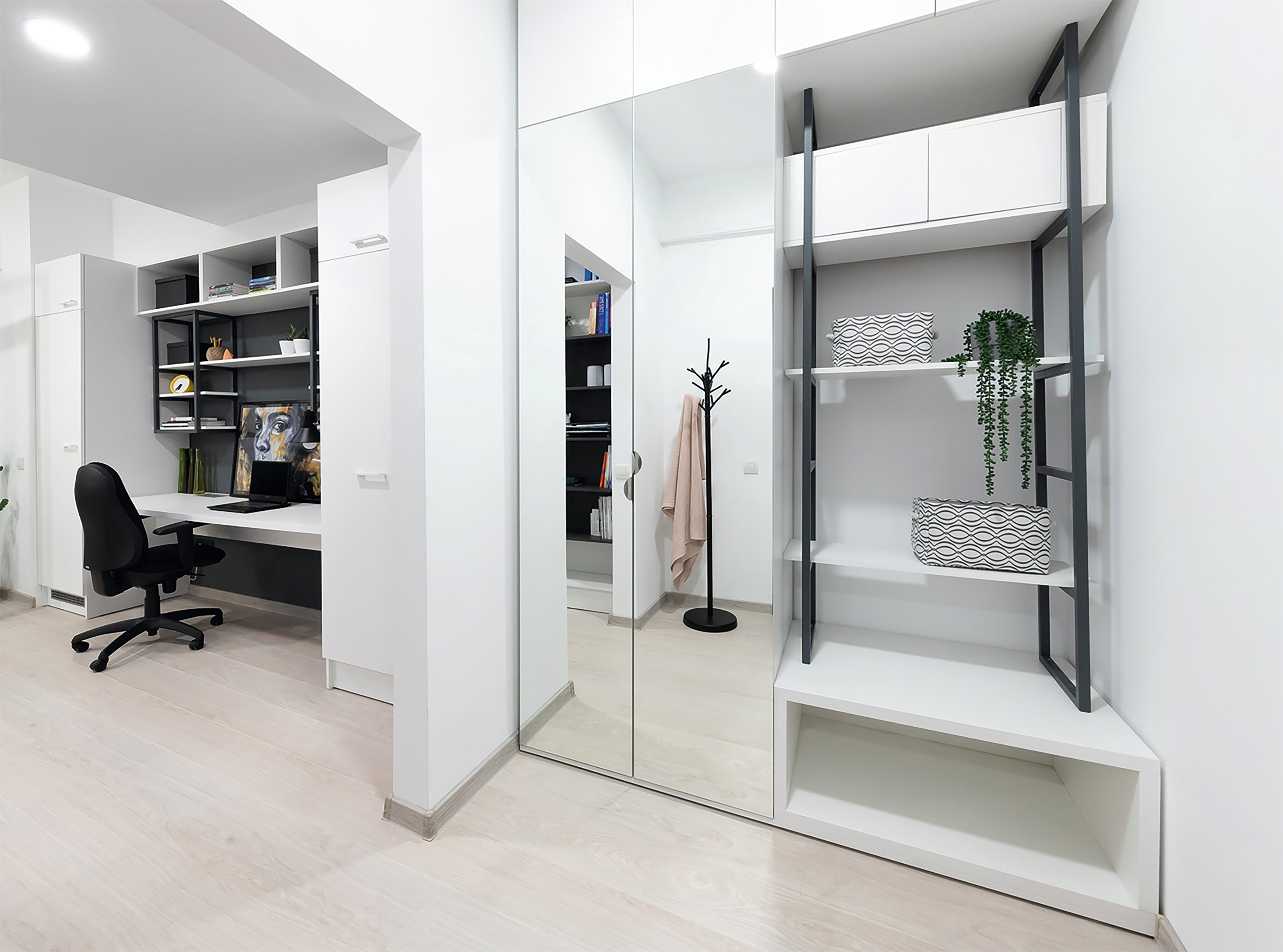 The use of W1000 Premium White together with mirrored closet fronts give the impression of an expansive entryway.