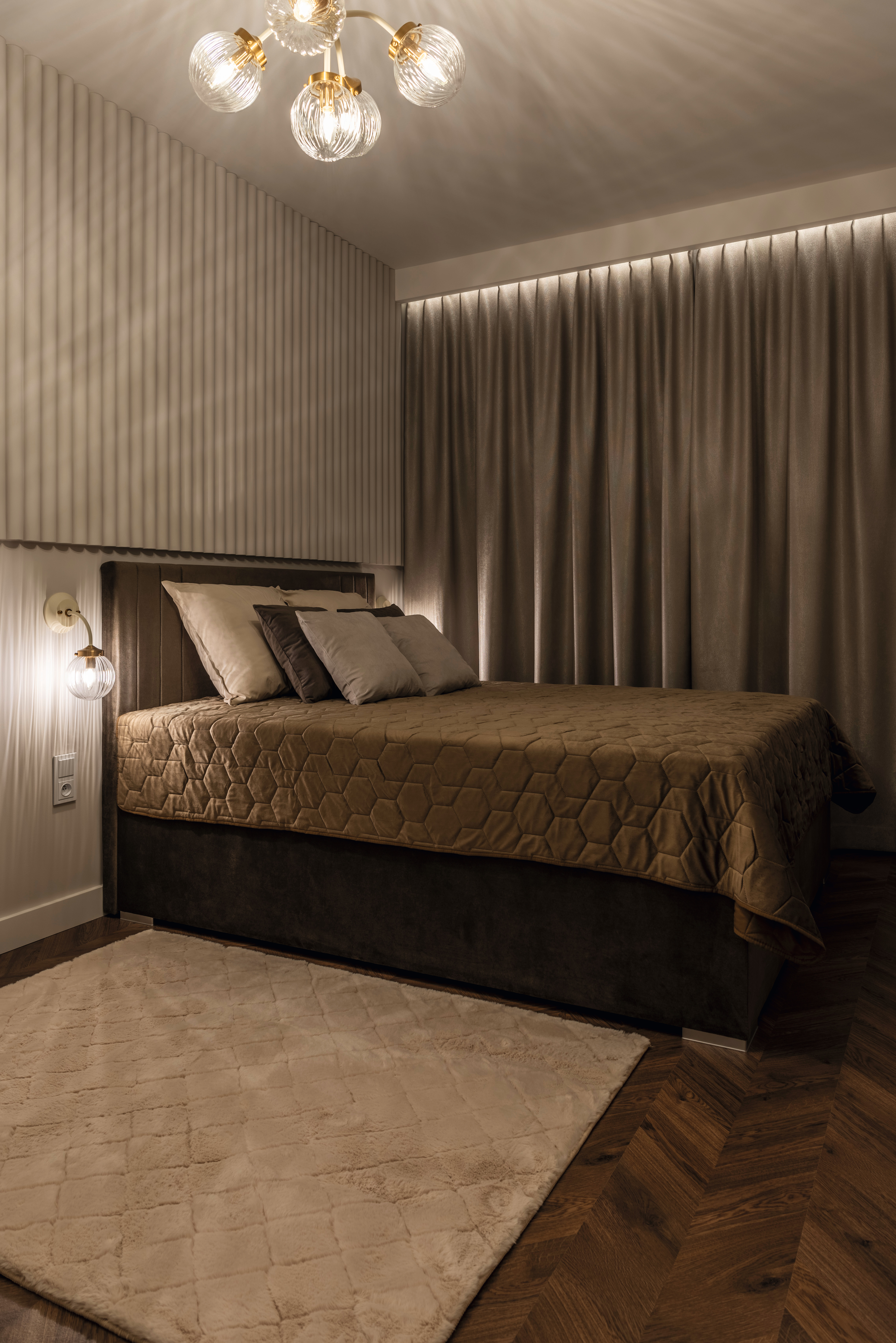 The timeless floor in herringbone look is also convincing in the bedroom.