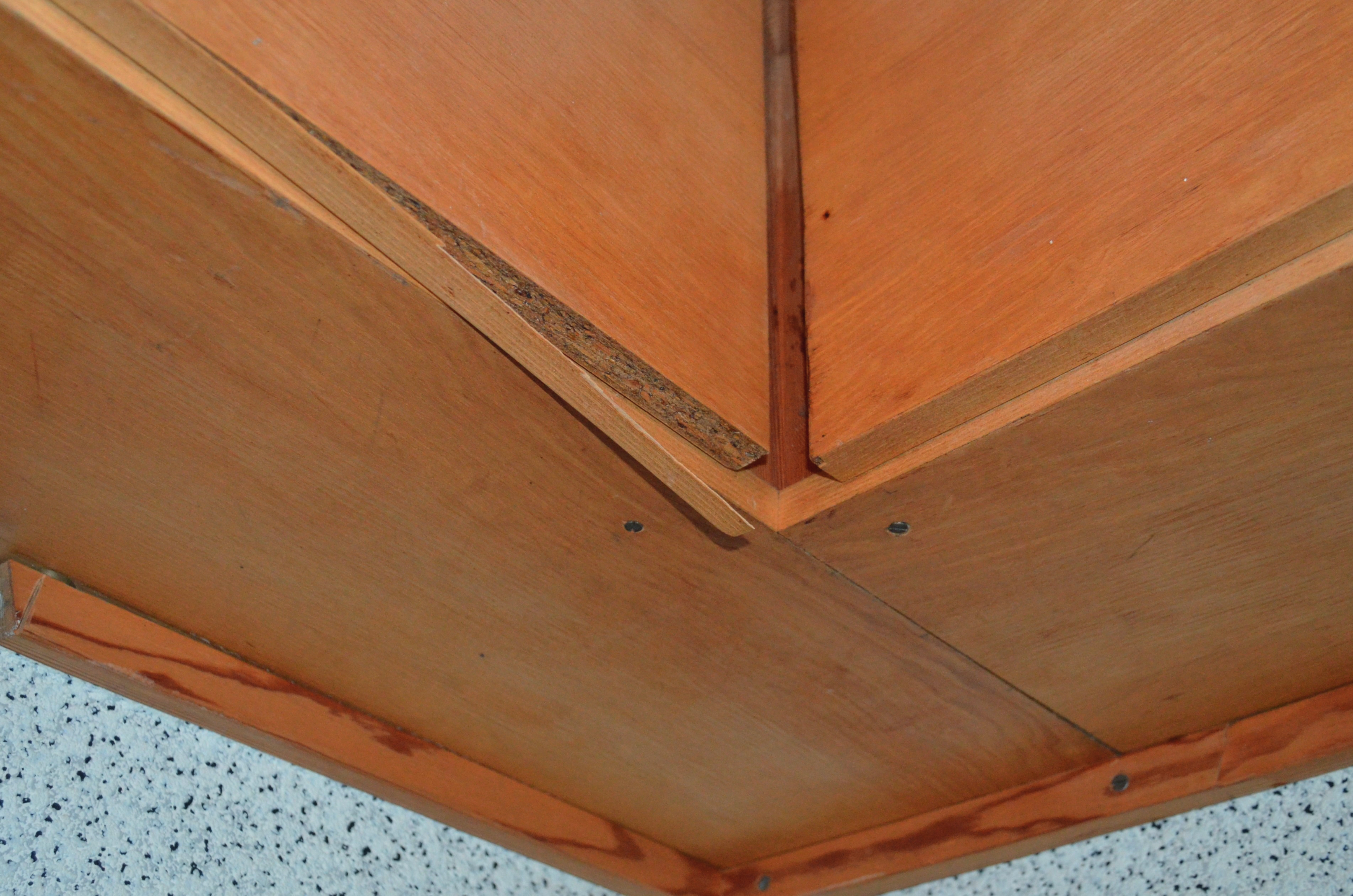 A wood veneer peeling off its substrate