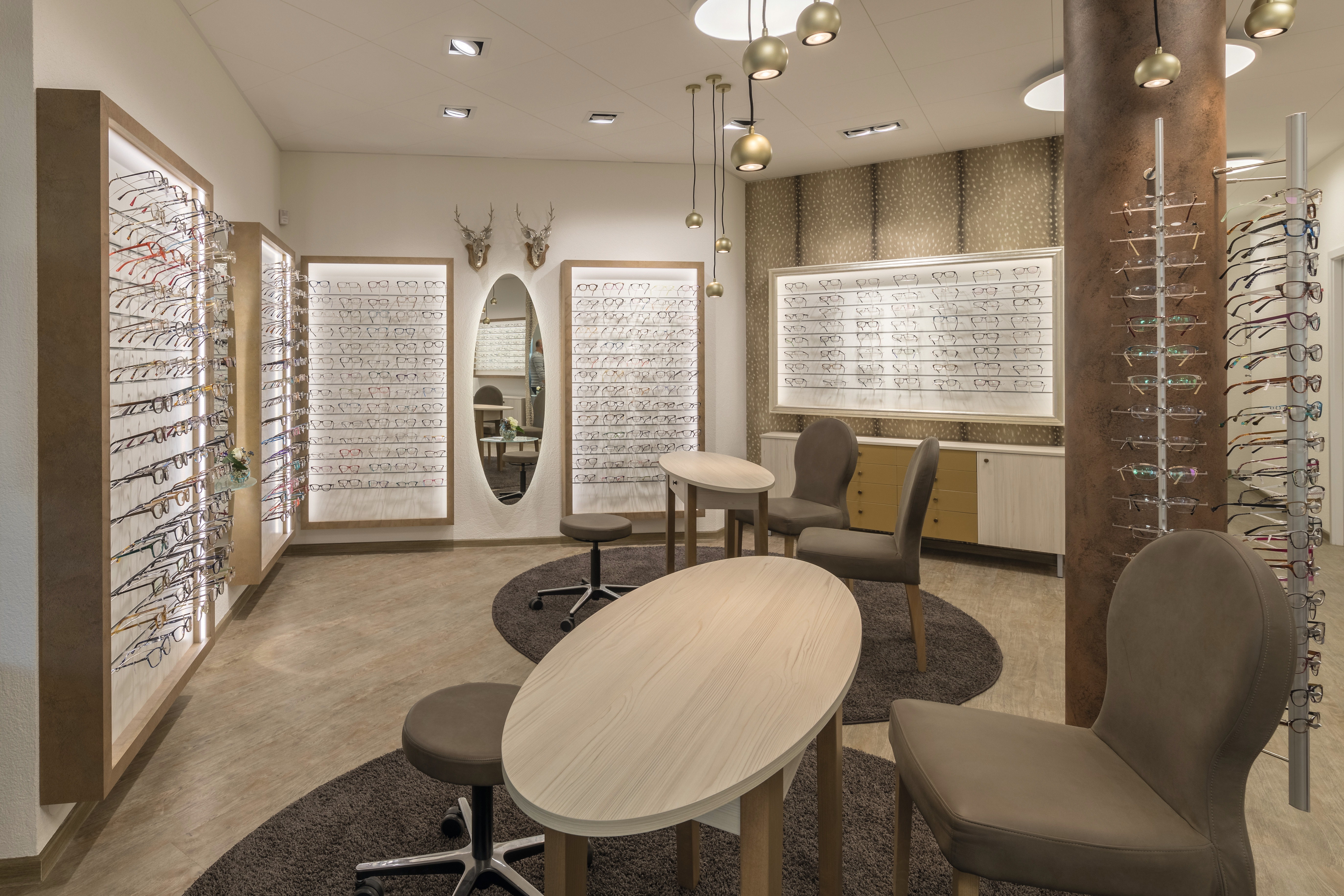 Platinum White, Polar Aland Pine, Gold Metallic and Amarna Gold form a harmonious overall picture