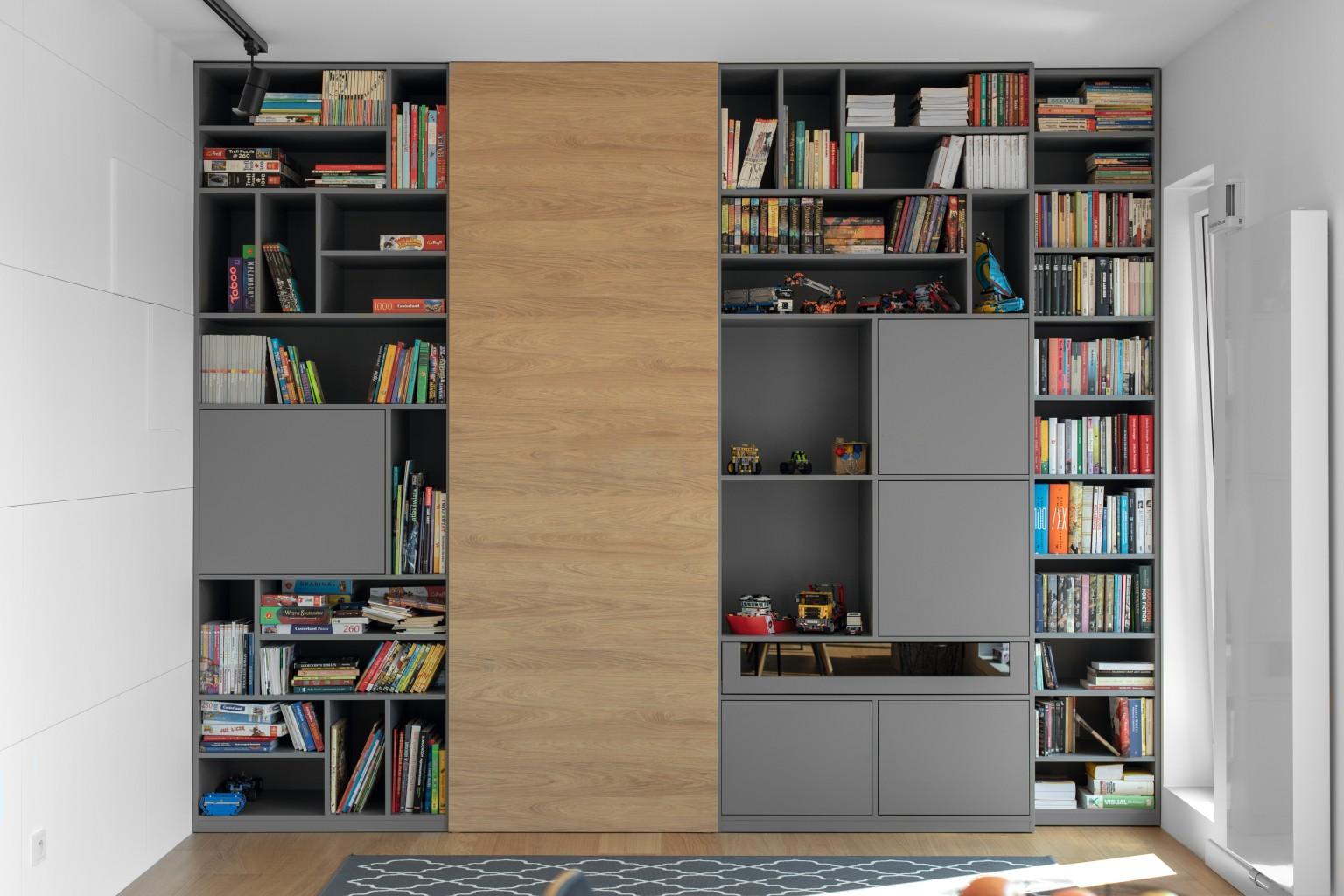 The RTV shelf with the grey decor U732 ST9 and the wood reproduction H3730 ST10.