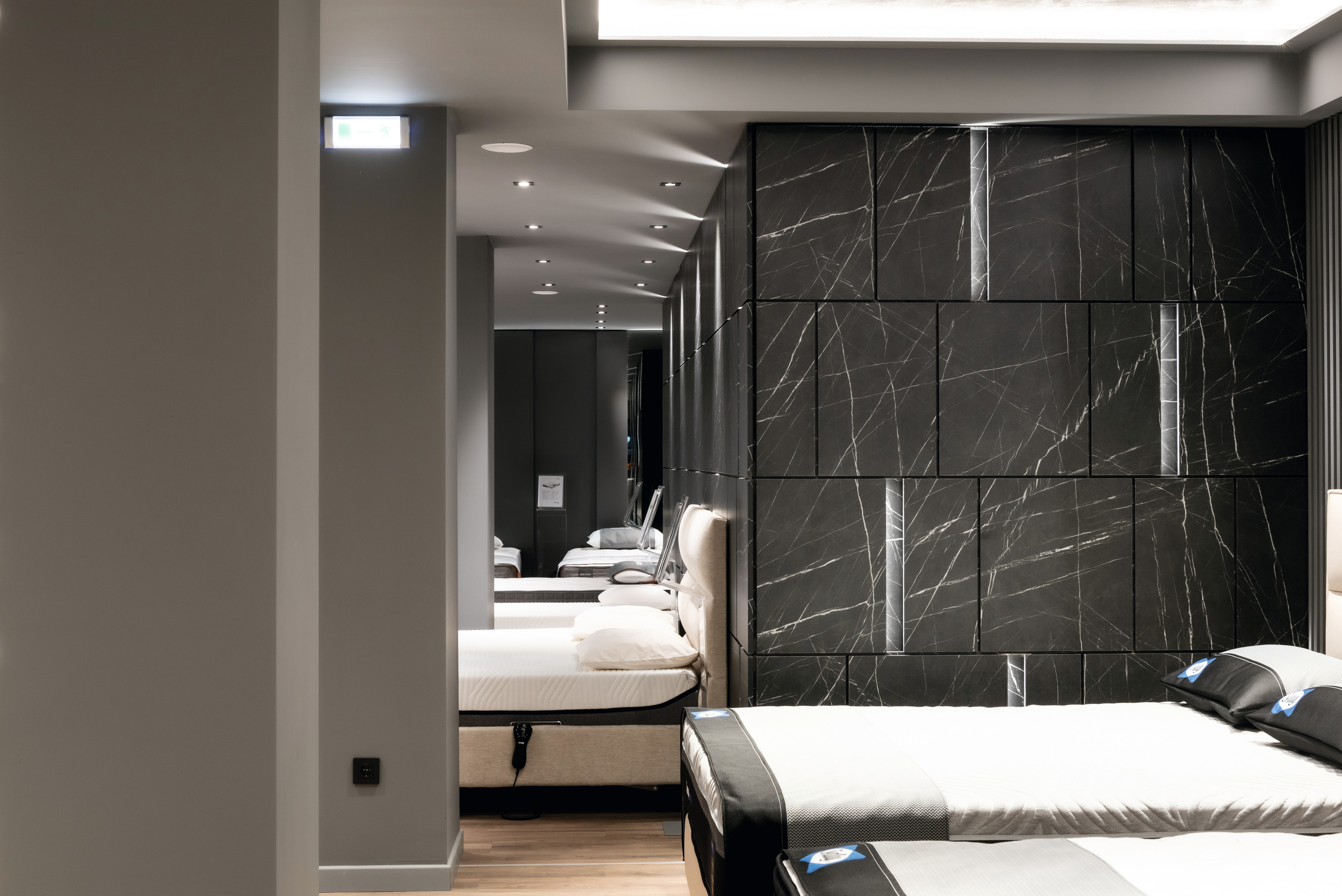 Subtle colours in grey and black ensure a pleasant atmosphere.