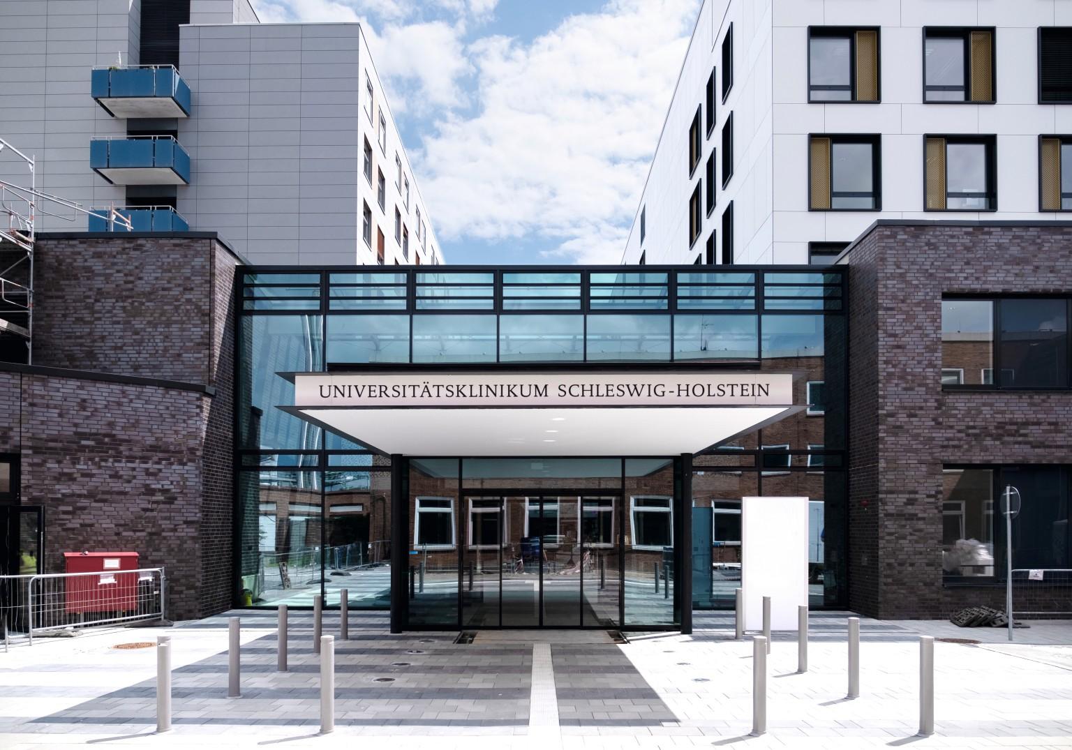 Eingangsbereich des Universitätsklinikums Schleswig-Holstein in Lübeck. © Universitätsklinikum Schleswig-Holstein