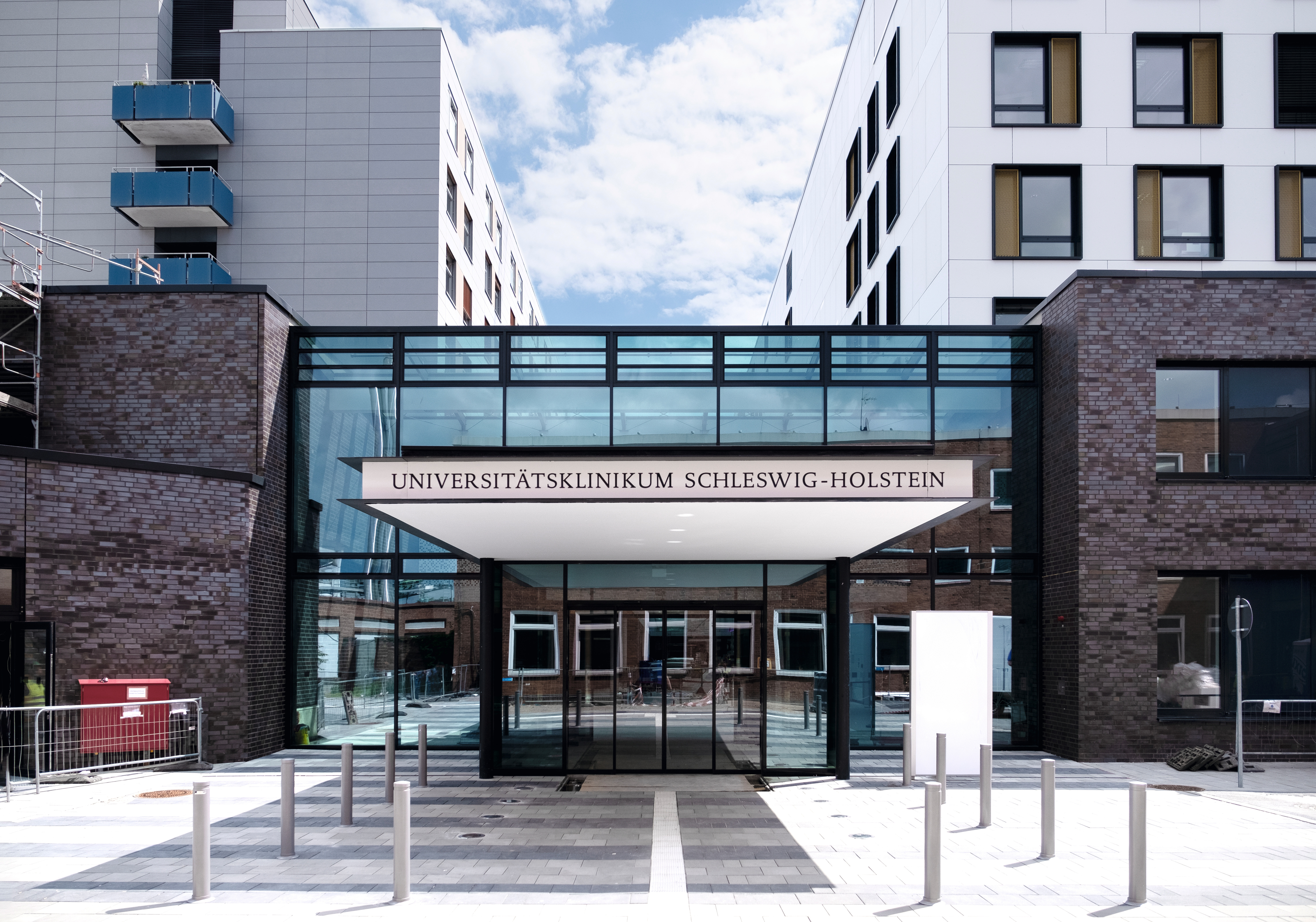 Вход в университетский медицинский центр Шлезвиг-Гольштейн в Любеке. © University Hospital Schleswig-Holstein