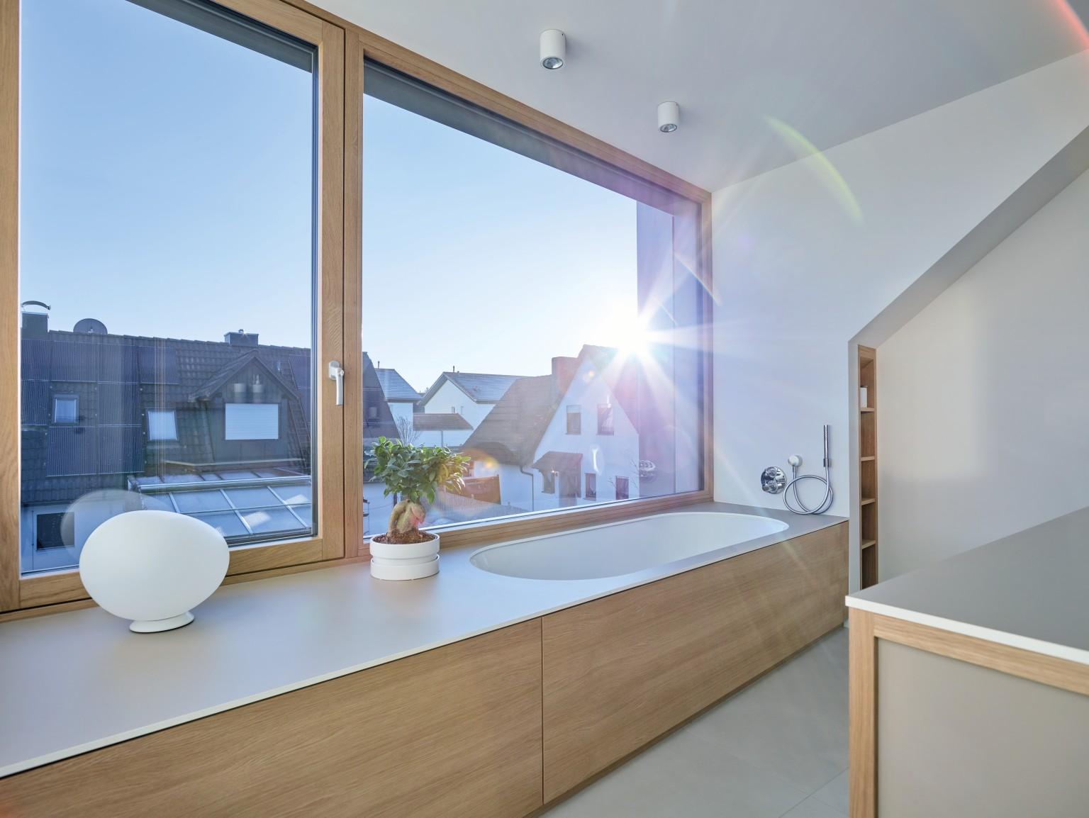 The bathtub in the windowsill is one of the house's highlights.
