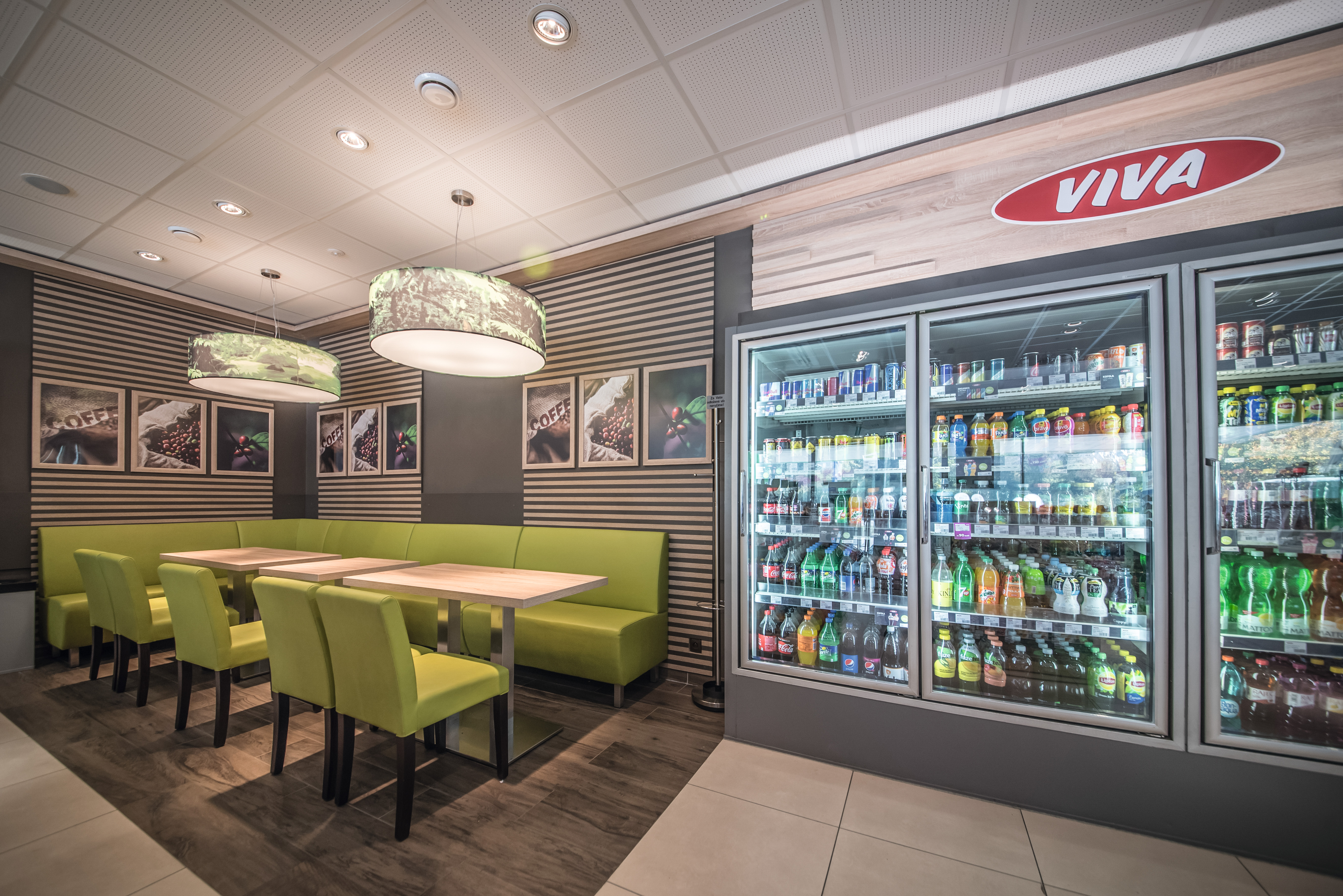 The OMV shop features a brand new design dominated by wood and the colour green. This gives the interior a sense of freshness.