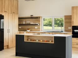 Design de cozinha elegante e natural do gabinete Fuzzy's Woodart.