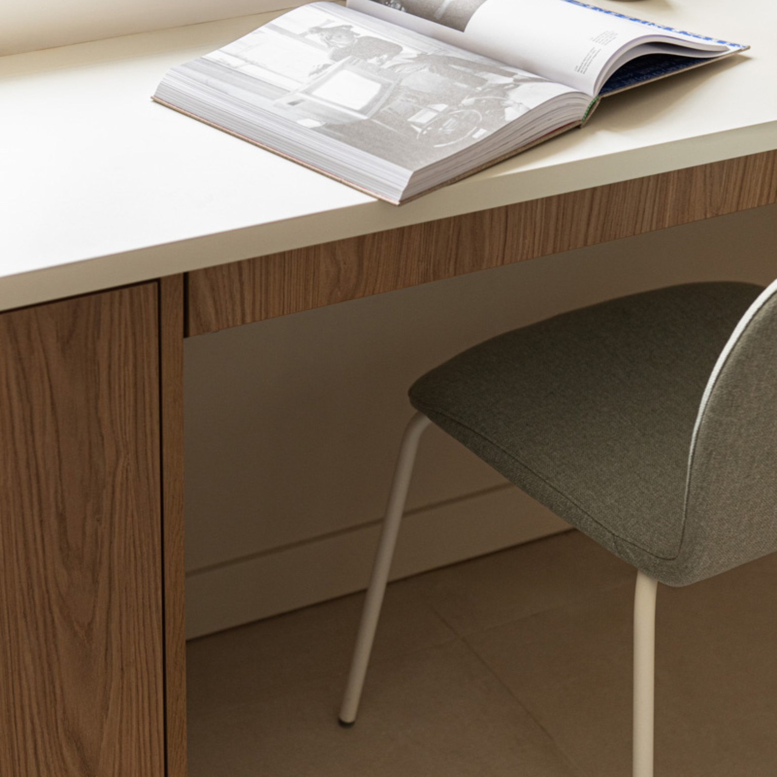 Bureau en bois avec revêtement H1385 ST40 en chêne Casella naturel