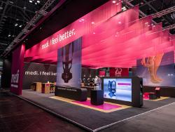 Il concetto di stand espositivo a vista presenta il motto “I feel better”. 