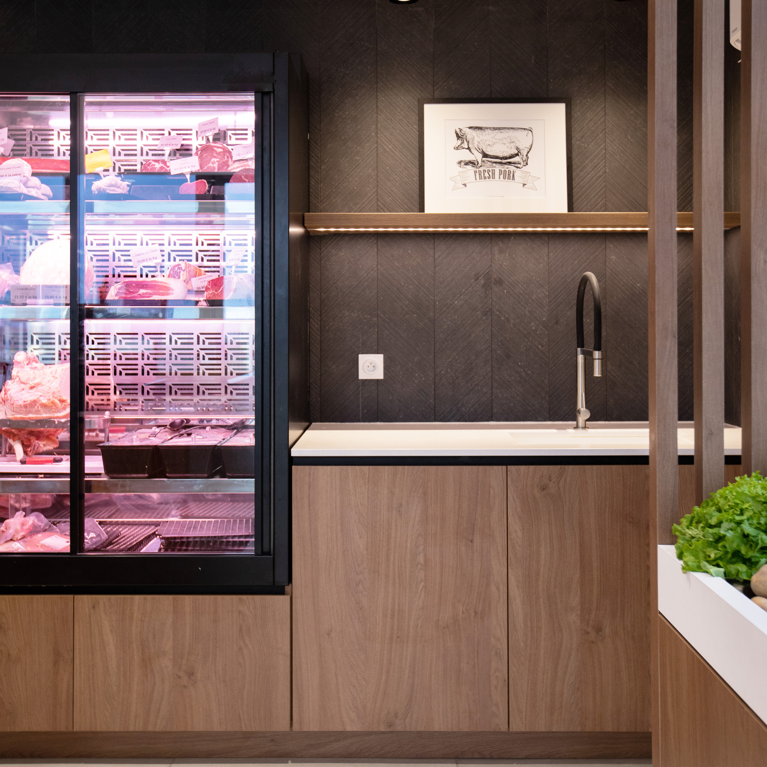 Stratifié H3398 ST12 pour une boutique d’usine de charcuterie-traiteur